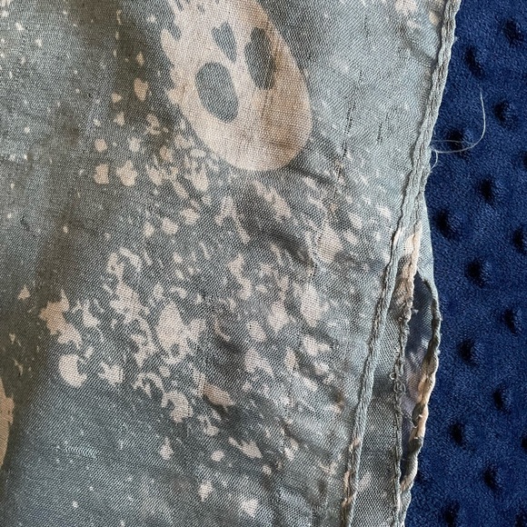 Scull Print Grey and White Lightweight Scarf - Size OS - Picture 5 of 7